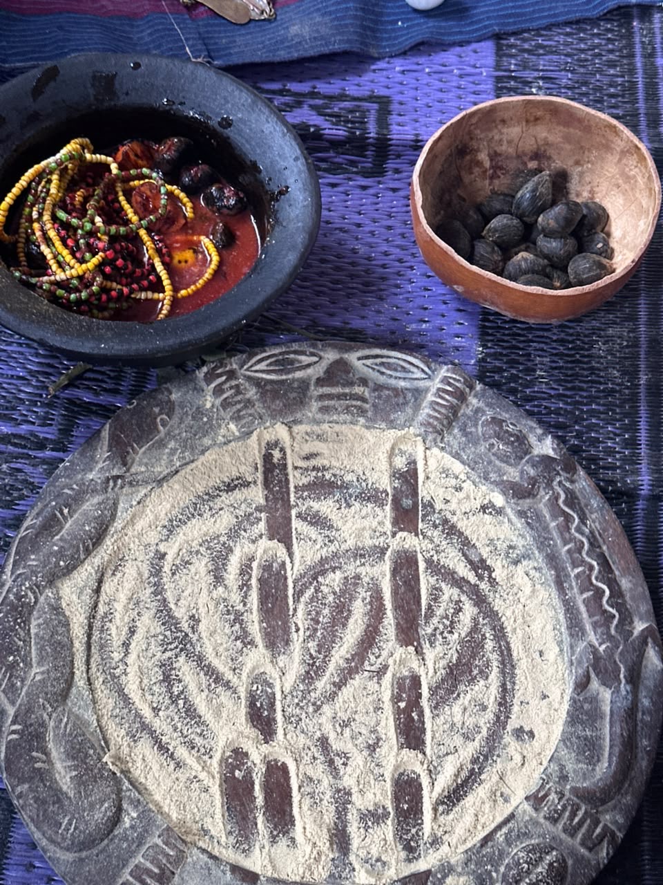 A divination tray prepared for an Ifá reading